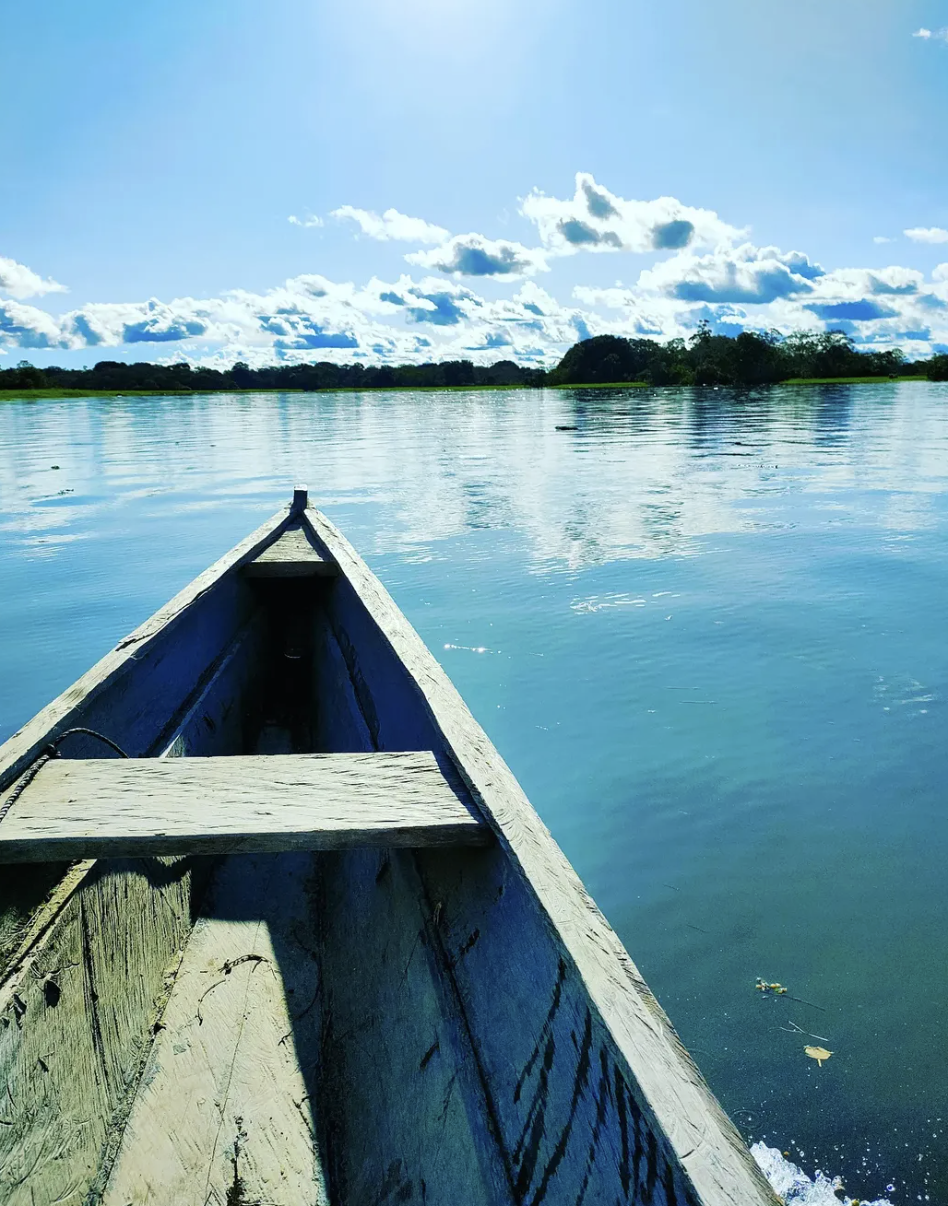 Amazonie colombienne, pirogue sur le fleuve