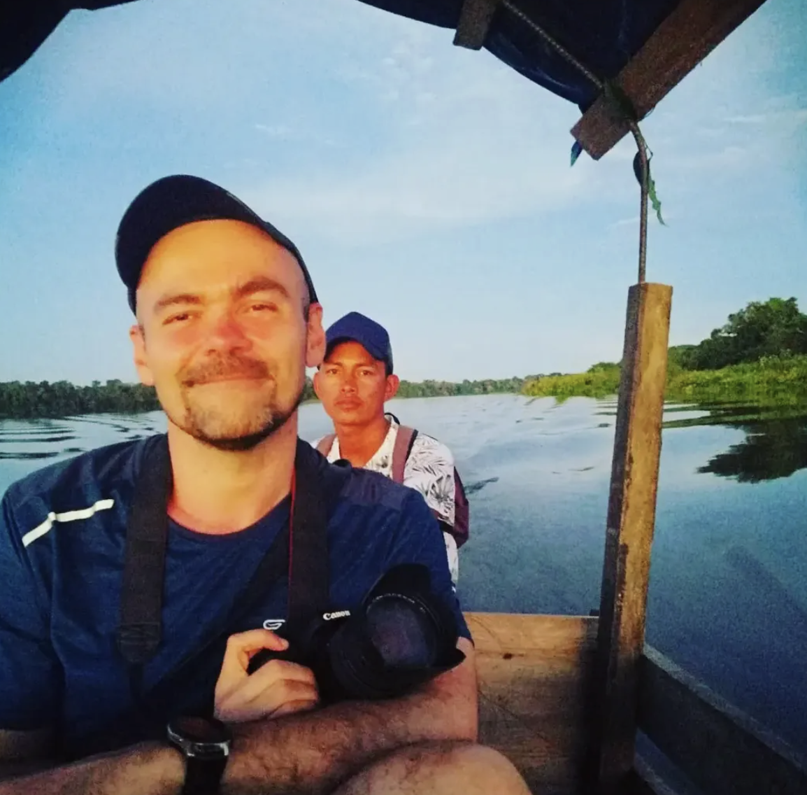 Fabrice Dubesset, Travel Planner Colombie, en Amazonie sur une pirogue
